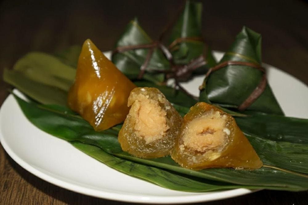 Bánh có hương vị bùi bùi, dẻo thơm, thường ăn vào dịp lễ hội